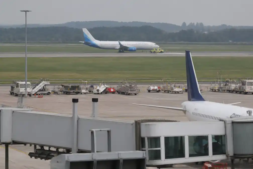 Startbaan Gatwick dicht, vluchten stilliggen na technisch probleem vliegtuig