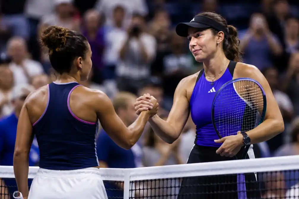Pegula worstelt zich langs Fernandez naar achtste finales US Open