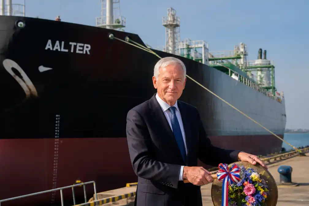 Pieter De Crem doopt Zuid-Koreaans schip 'Aalter', jaar na zijn opstap als burgemeester