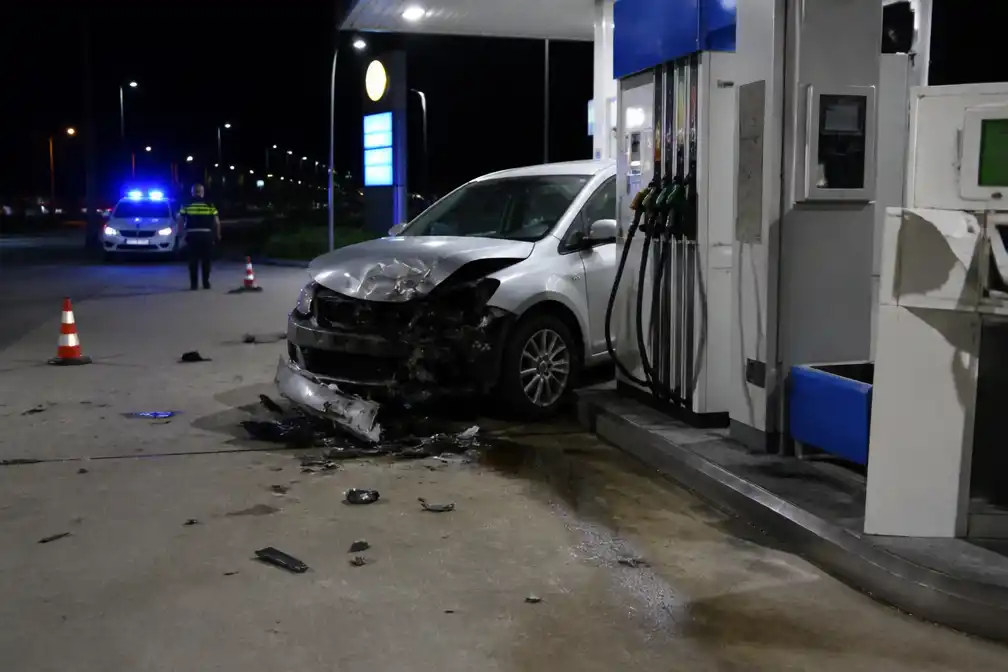 Dronken bestuurder ramt pomp bij tankstation A58 bij Etten-Leur en vlucht