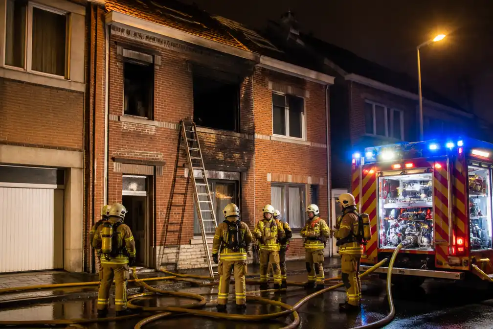Moeder naar ziekenhuis na uitslaande brand in woning Evere