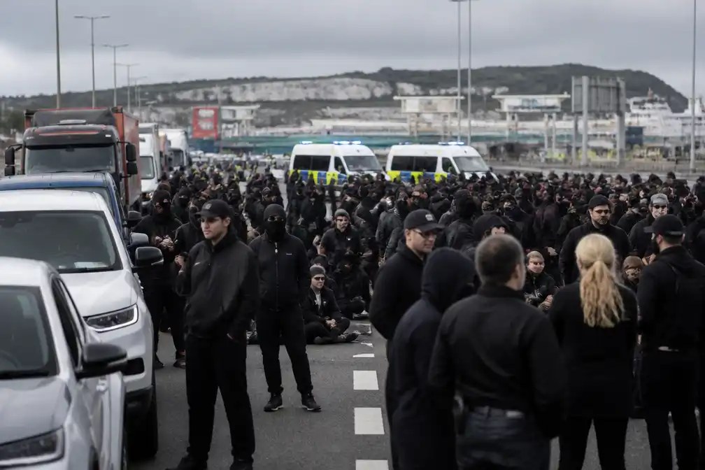 Honderden blokkeren haven van Dover, politici veroordelen protest