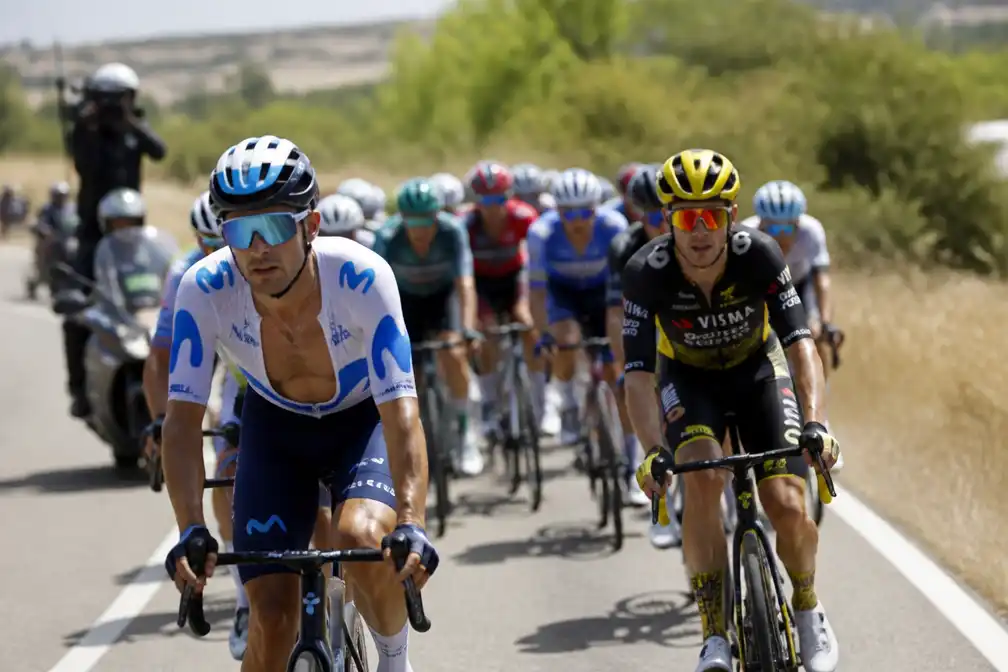 Vuelta etappe 15 ingekort tot 110 km door hitte, Mas en Visma in de schijnwerpers