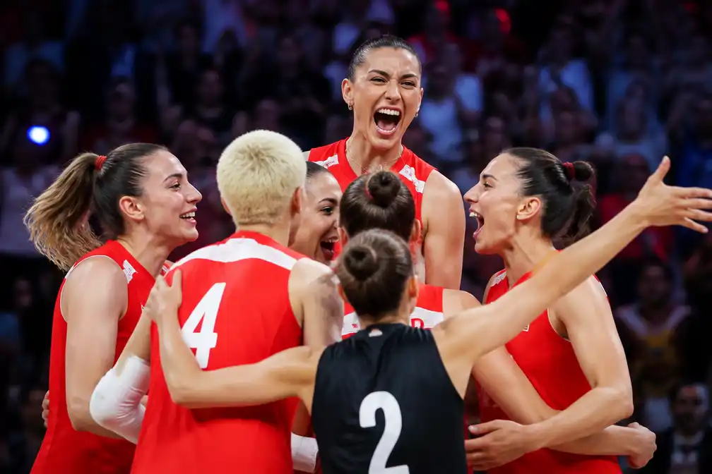 Volleybalsters Turkije prolongeren Europese titel in Istanbul