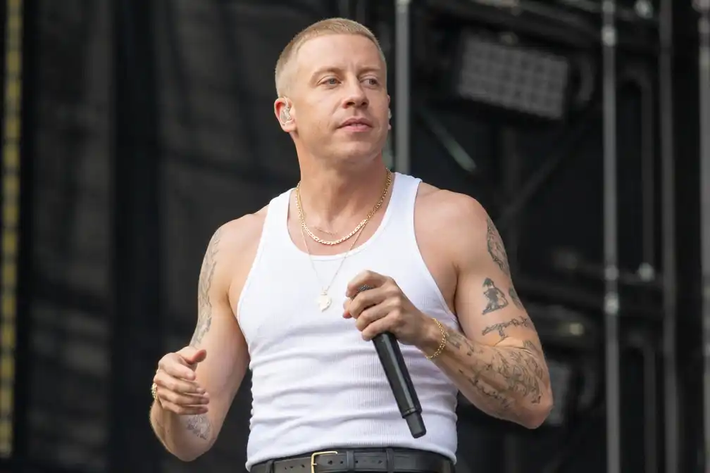 Petitie IAC: Macklemore moet weg als voorprogramma van Ed Sheeran