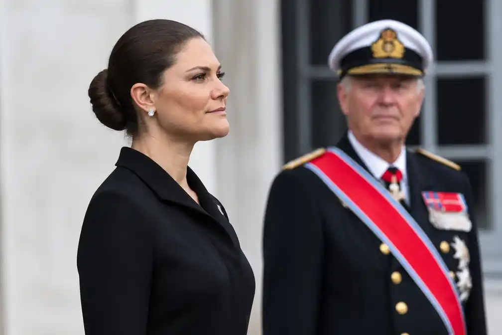 Kroonprinses Victoria dreigt uitvaart koning Harald te missen door vulkaanuitbarsting