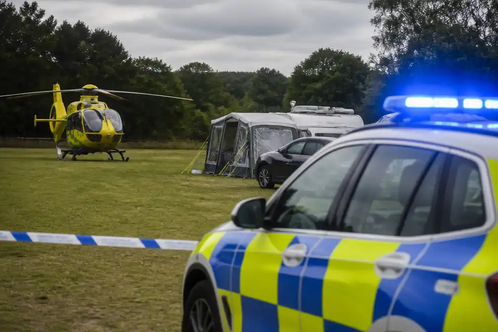 Vier arrestaties na overlijden baby tijdens kampeertrip in Staffordshire