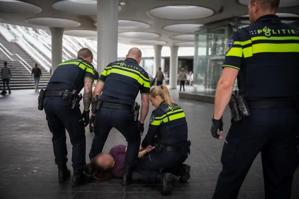 Geen vervolging agent die vrouw schopte bij Utrecht Centraal