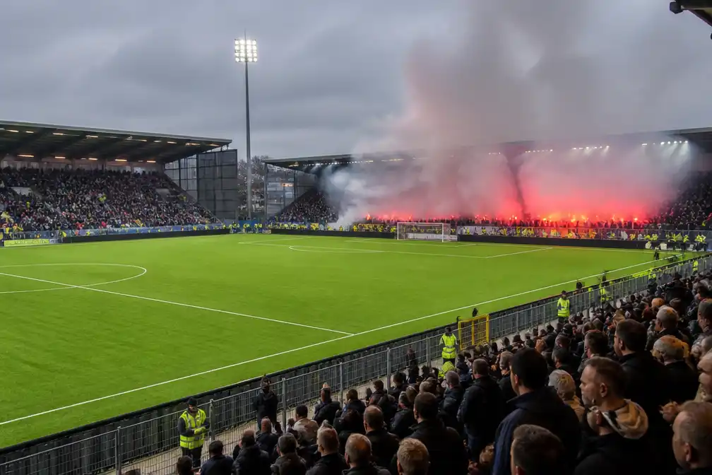 SC Cambuur laat bij duel met NEC weer uitpubliek toe na vuurwerkincident