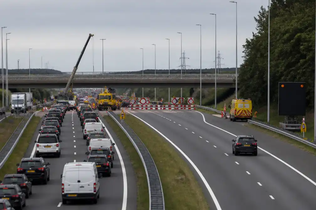 Hardenbergerbrug A28 bij Nijkerk blijft dicht, veiligheid niet te garanderen