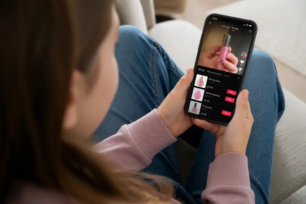 Jongerenbank BUUT waarschuwt ouders en tieners voor TikTok Shop