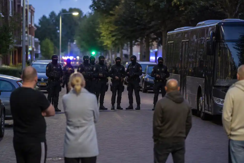 Kapotte uitlaat, geen schoten, veroorzaakte grote politie-inzet maandag