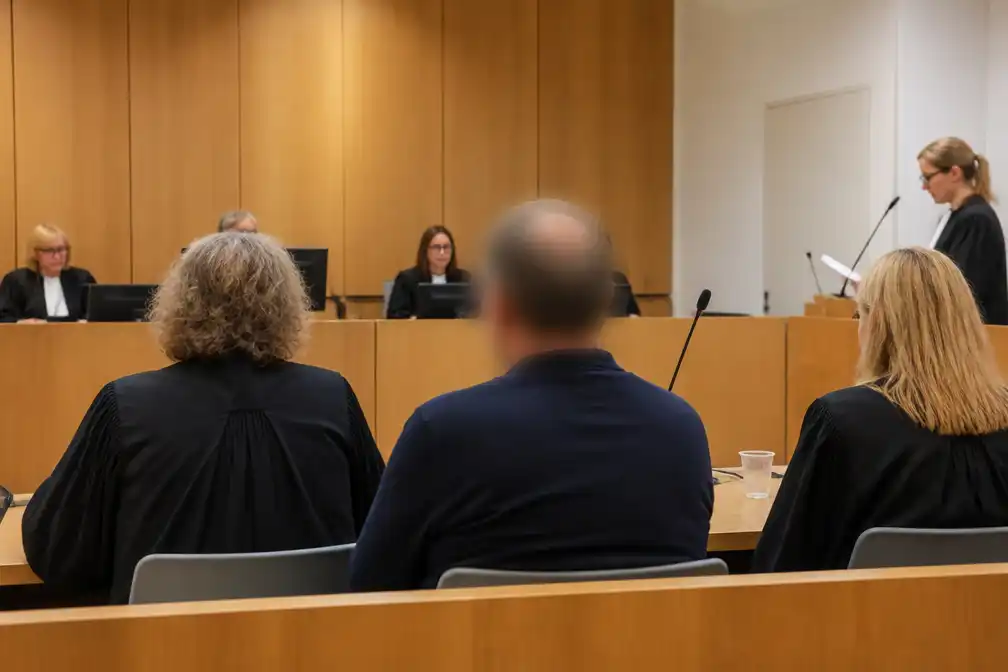 OM eist twintig jaar cel voor wurgen partner in Beuningen