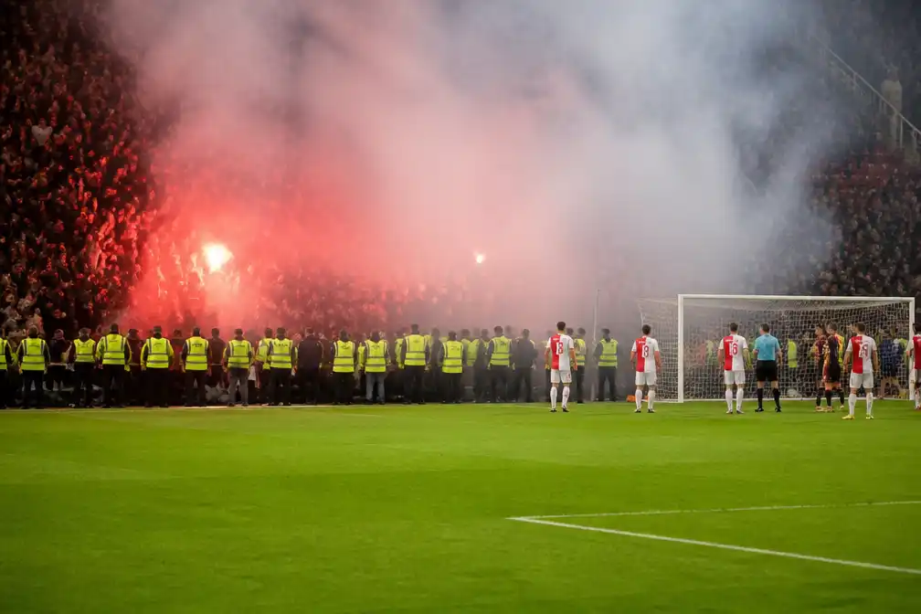 Onderzoek vuurwerkincident FC Utrecht kan weken duren