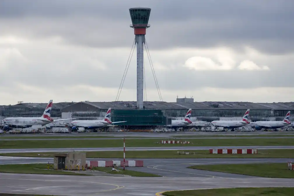 Storing bij luchtverkeersleider NATS legt vertrekkende vluchten Heathrow en Gatwick stil