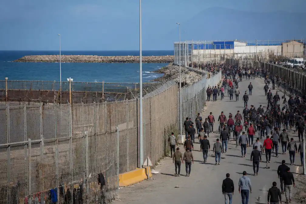 Spanje geeft inlichtingenrapporten vrij over migrantenstroom Ceuta