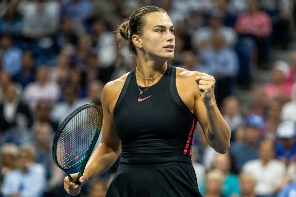 Sabalenka worstelt zich langs Nosková naar halve finale US Open