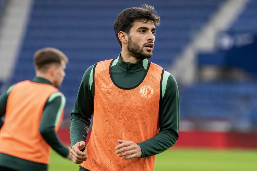 Feyenoord begint met Javi López tegen FC Barcelona