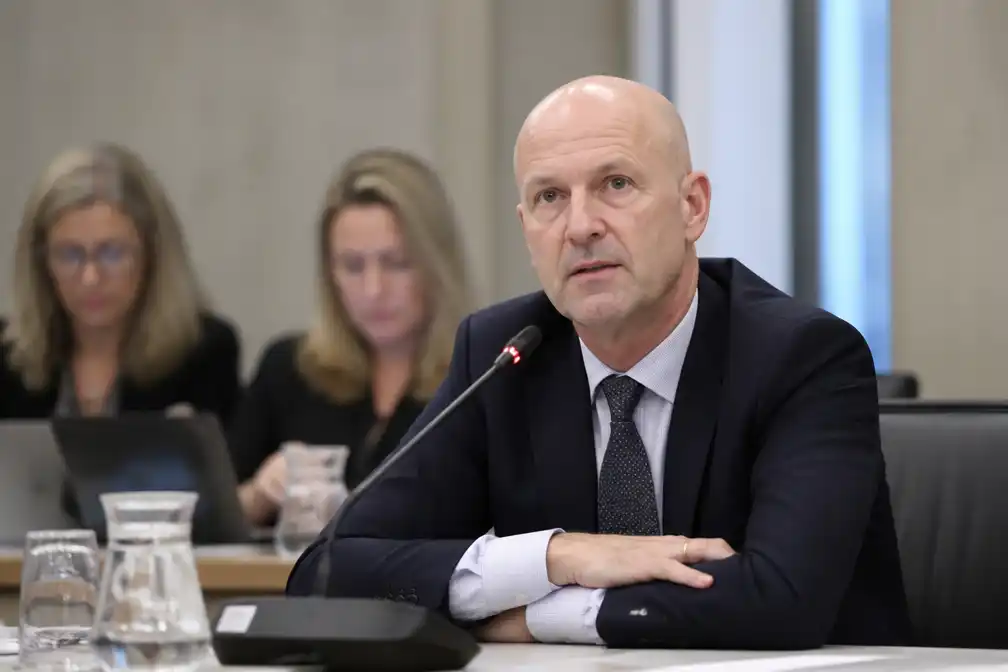 Geen 'code zwart' tijdens coronacrisis, zegt oud-beddenbaas Kuipers tegen enquêtecommissie