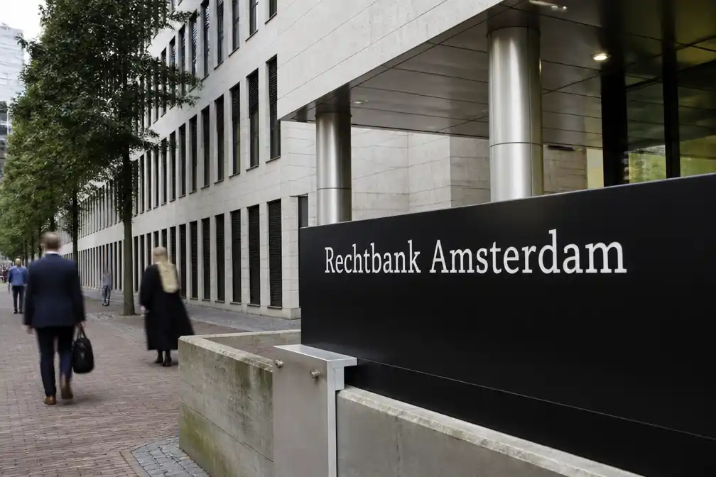 Rechtbank Amsterdam laat klimaatzaak Milieudefensie tegen ING doorgaan