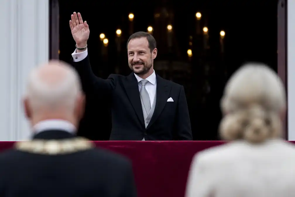 Koning Haakon begint regeerperiode grotendeels zonder koningin Mette-Marit