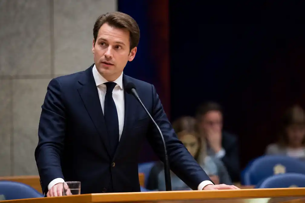 Eerenberg wil nog geen aangifte tegen ambtenaren om datakluis