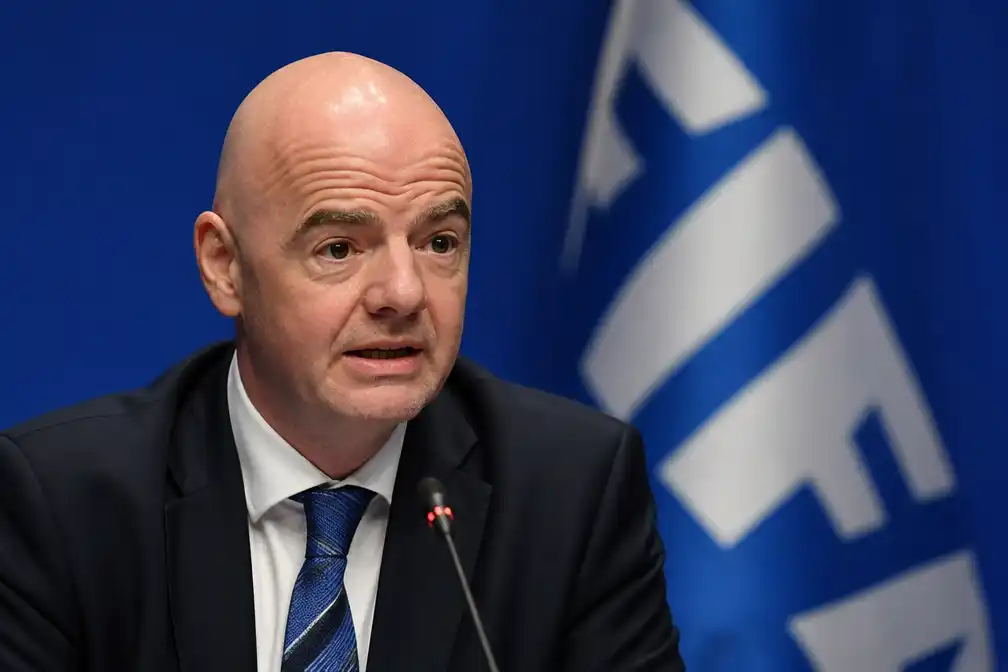 Infantino heeft voldoende steun om FIFA-voorzitter te blijven, meldt Reuters