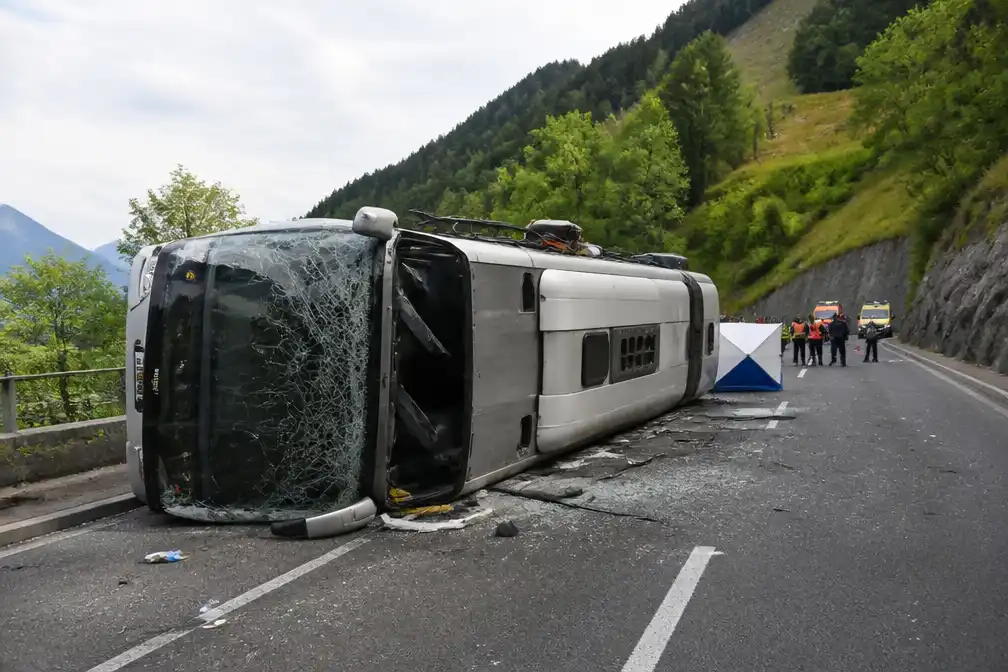Meerdere doden en gewonden bij ongeval met Nederlandse touringcar in Zwitserland