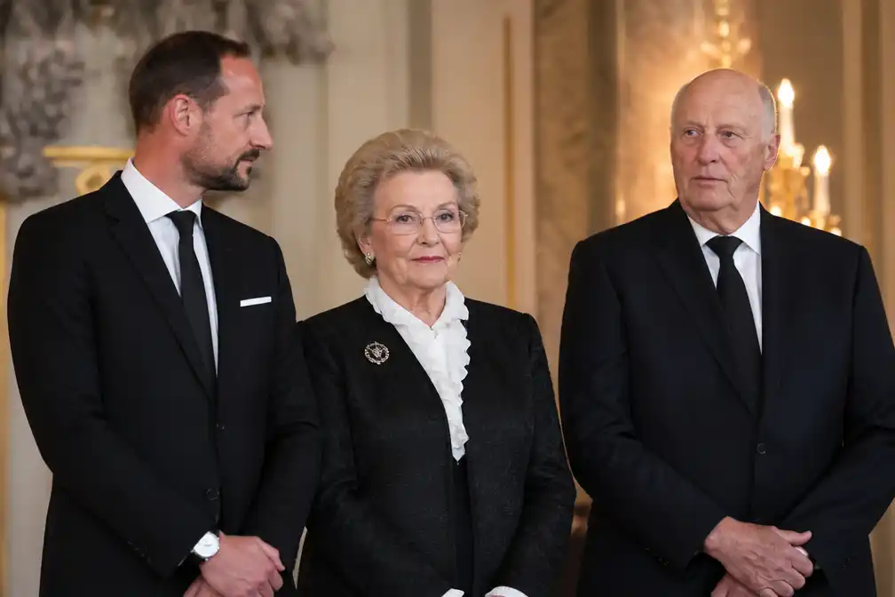 Koning Haakon eert overleden prinses Astrid: steun voor koning Harald en familie