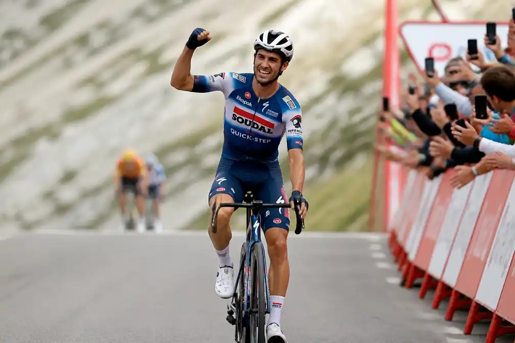 Mikel Landa wint koninginnenrit in Vuelta, Enric Mas houdt rode trui