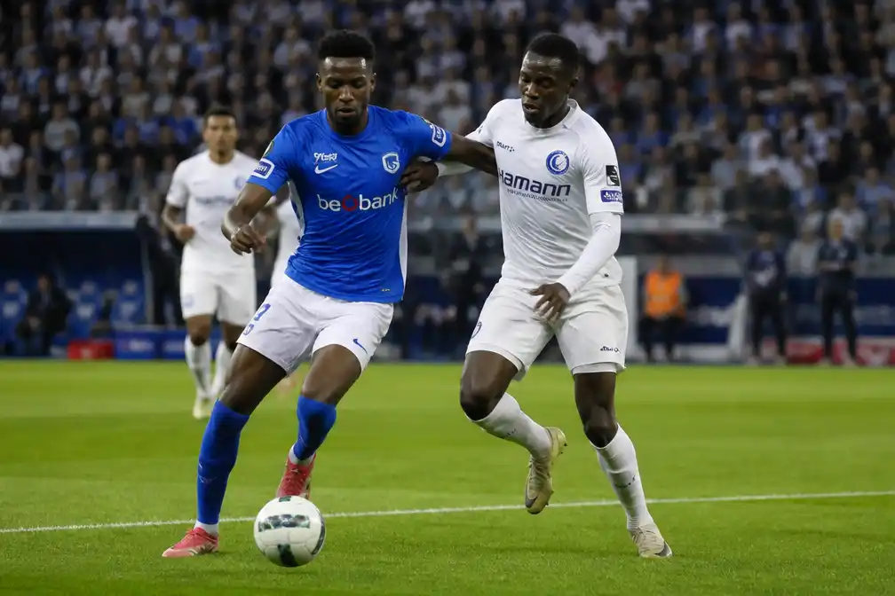 Racing Genk bezorgt AA Gent eerste puntenverlies in 1-1-gelijkspel
