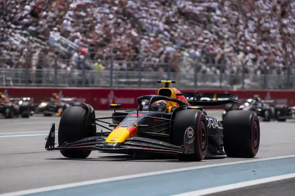 Verstappen neemt achttien WK-punten mee uit Madrid, Red Bull waagt geen gok