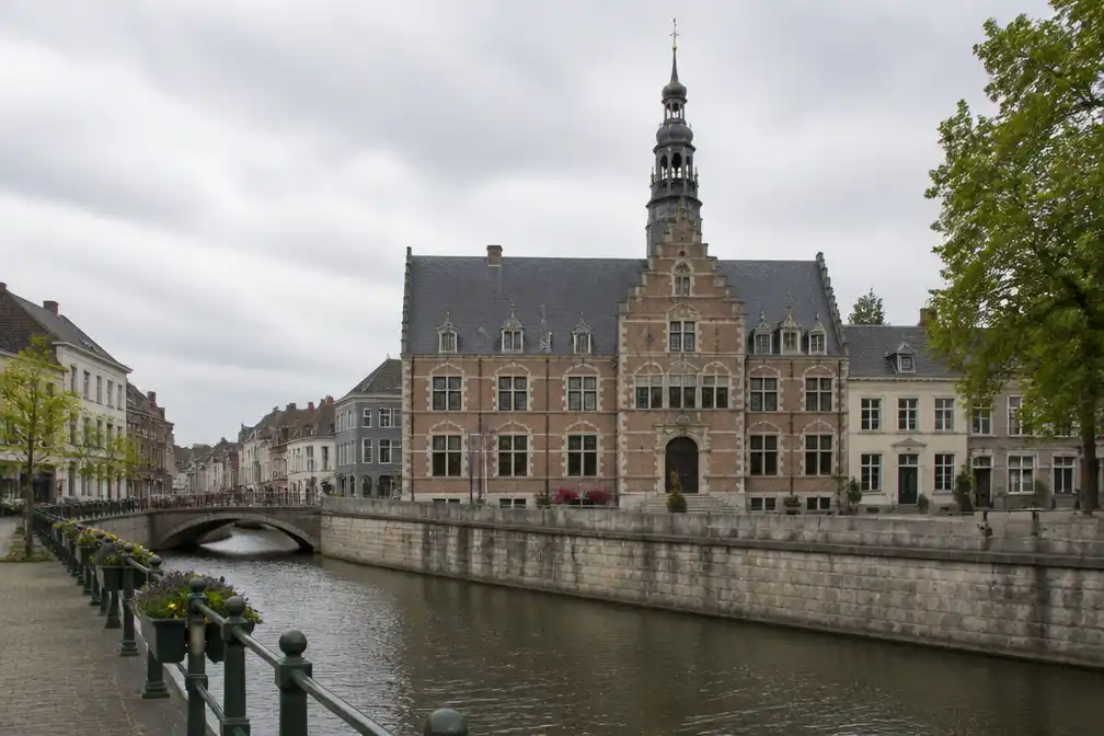 Vlaams Belang Geraardsbergen: Vanderlinden stopt, Küchler neemt zetel over