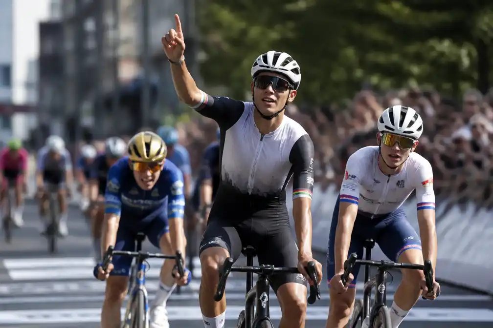 Isaac del Toro wint GP Montréal, Evenepoel grijpt naast tweede zege in Canada