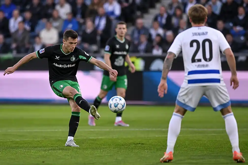 KNVB en Opta oneens over openingsgoal bij 0-7 zege Feyenoord op PEC Zwolle