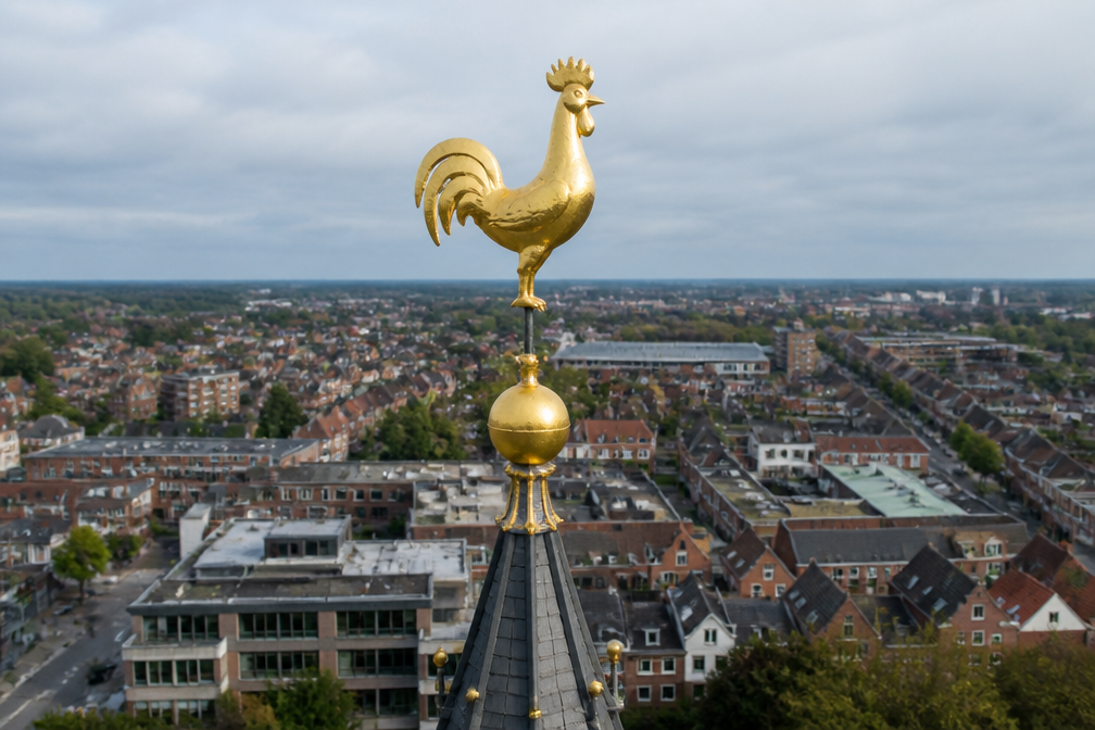 Windhaan keert na vier jaar terug op toren van Sint-Salvatorskerk in Harelbeke