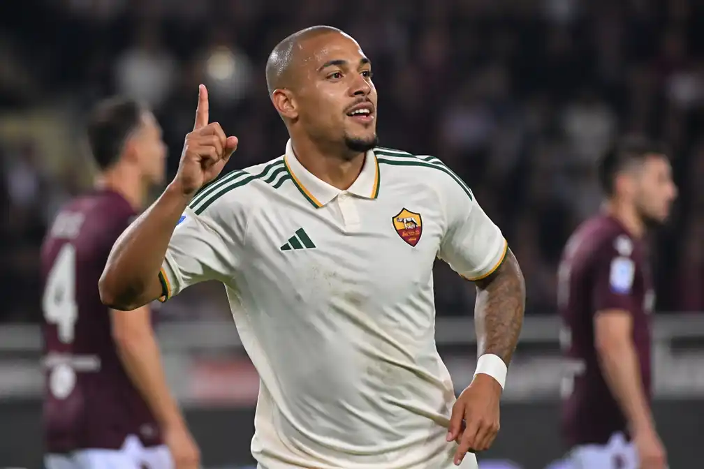 Malen scoort weer, AS Roma wint bij Torino en grijpt koppositie in Serie A