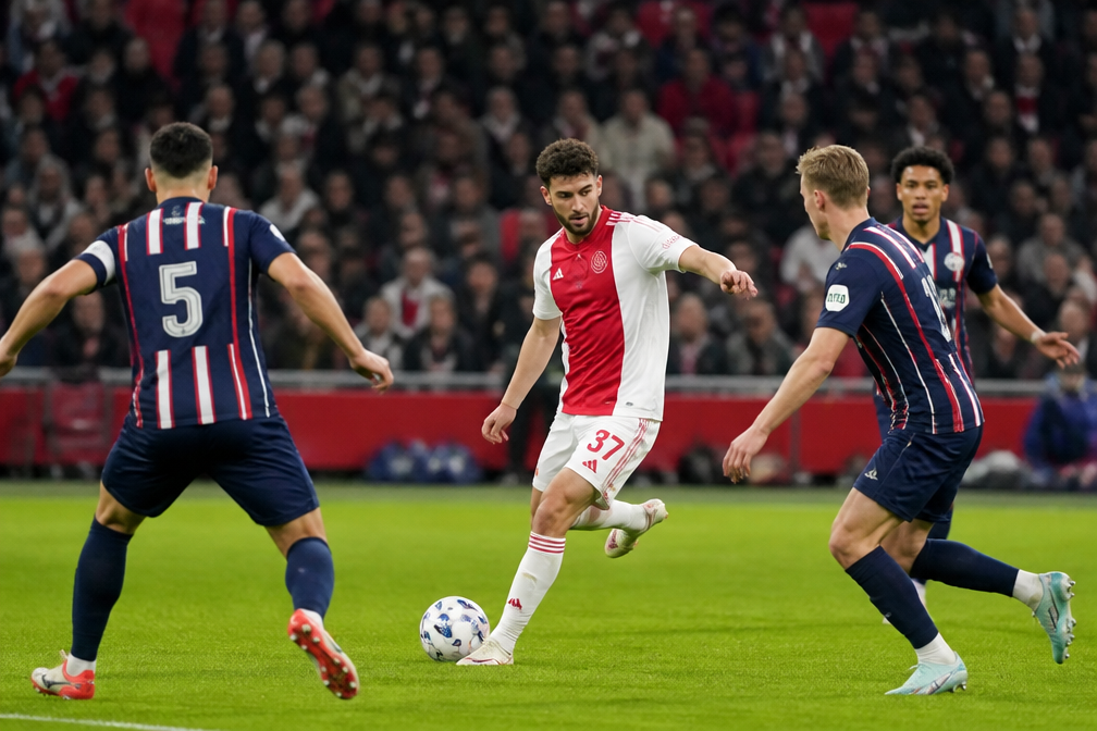 Ajax speelt inhaalwedstrijd tegen promovendus Willem II