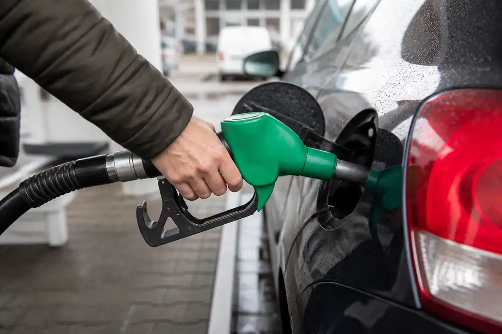 Brandstofprijzen aan Nederlandse pomp ruim 3 cent hoger door duurdere olie