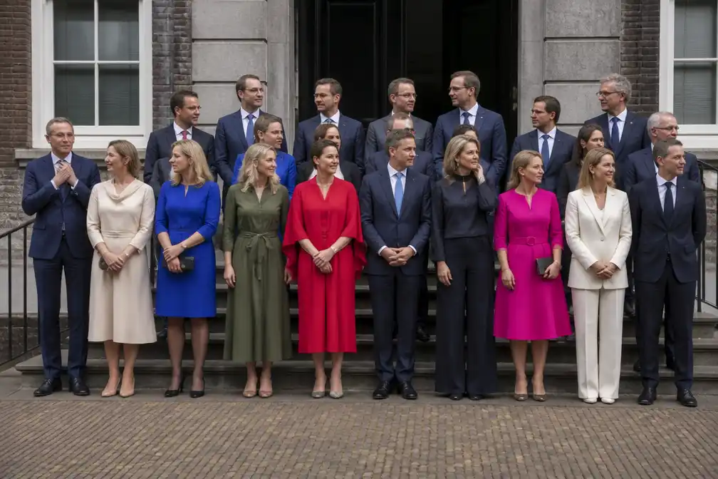 Kabinet op de foto voor eerste Prinsjesdag van minderheidskabinet