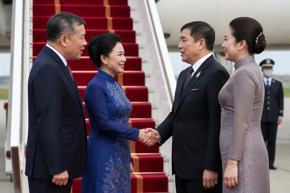 Thais koningspaar officieel welkom geheten in Vietnam