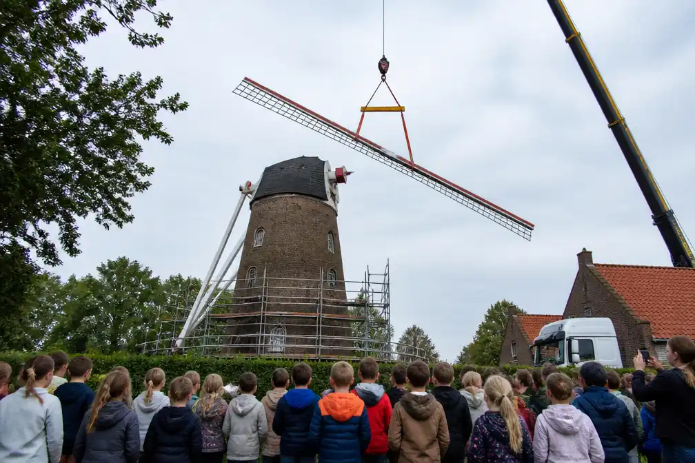 Prinskensmolen in Meerhout krijgt wieken terug tijdens restauratie