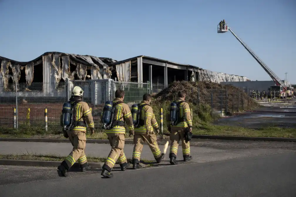 Perimeter rond loodsbrand bij voormalige Westorama opgeheven