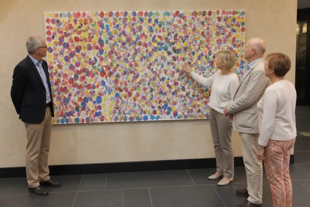 Rotary Club Keerbergen schenkt collectief schilderij van inwoners aan gemeentehuis
