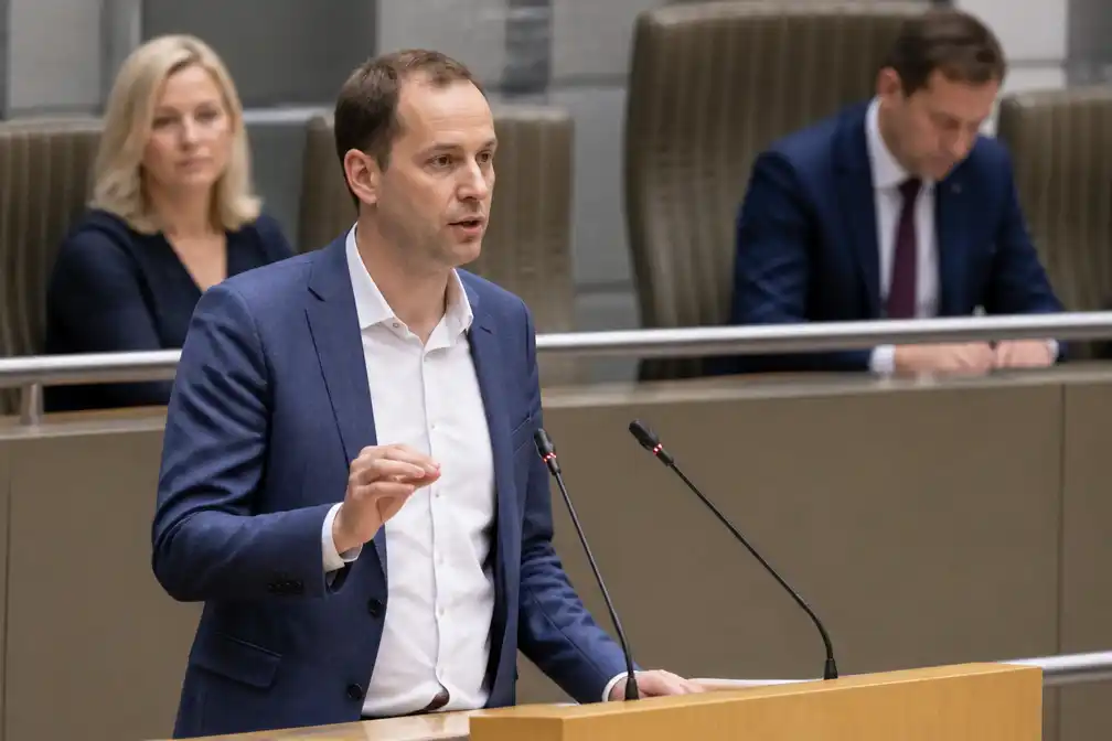 Vlaams Parlementslid Vande Reyde waarschuwt voor toenemend AI-gebruik in debat