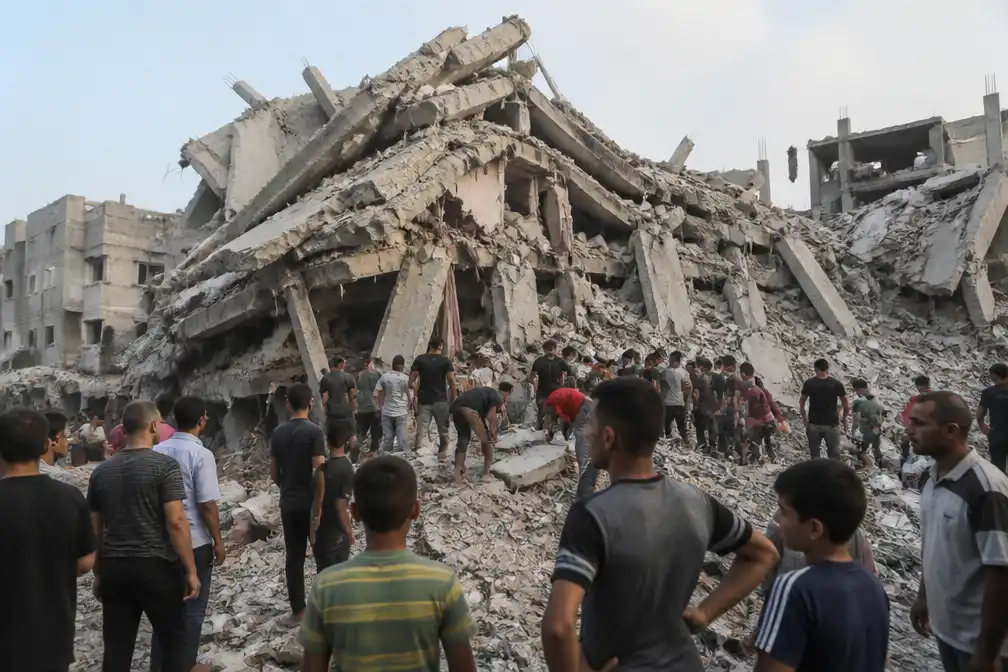 Tien doden en zestig vermisten na instorting gebouw in Gaza-Stad