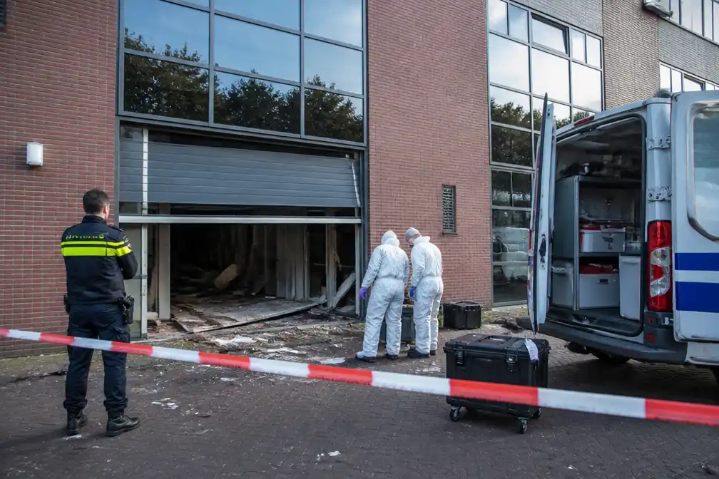 Recherche: explosie onder sportschool Osdorp in kelderbox met wapens en bommen