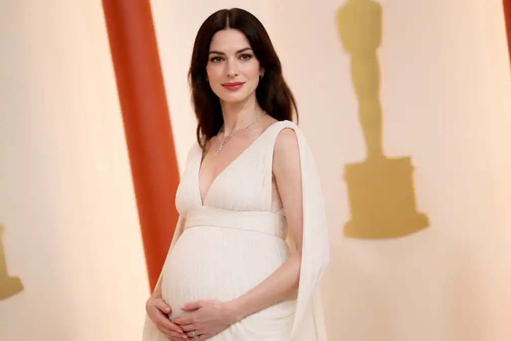 Outfit van Anne Hathaway geprezen als Hollywoodglamour in De spotlight