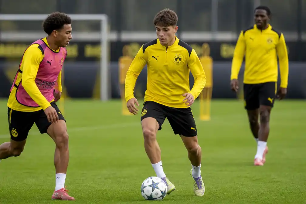 Kos Karetsas terug op training bij Borussia Dortmund na onwelwording in Champions League