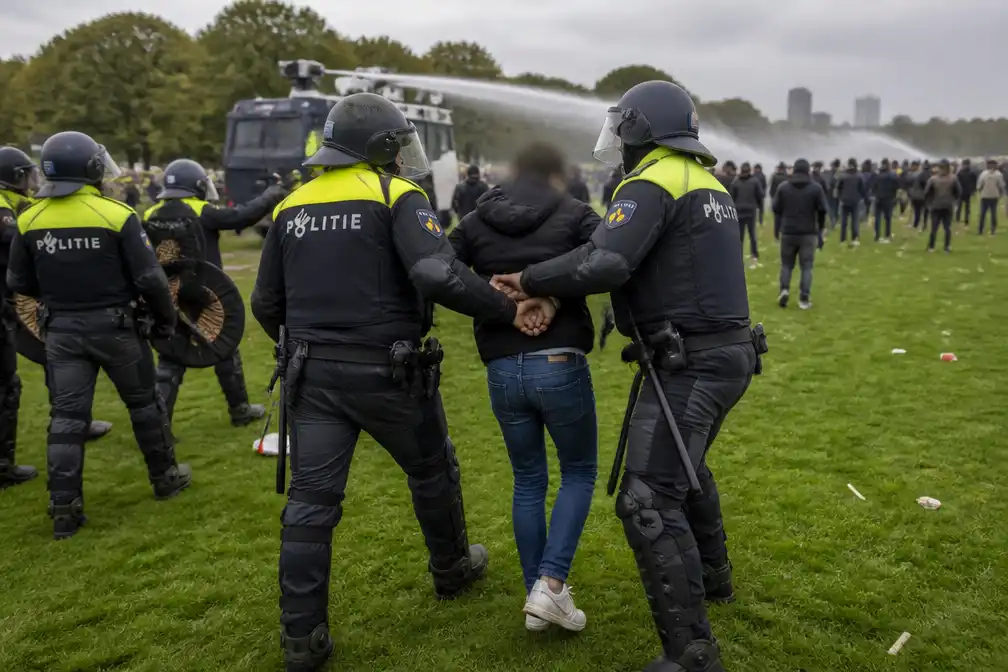 Twee aanhoudingen na onrust bij demonstratie op Malieveld in Den Haag